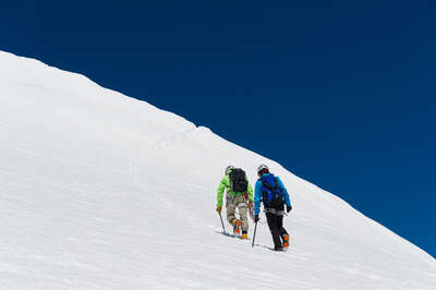 Marche sur glacier en alpinisme